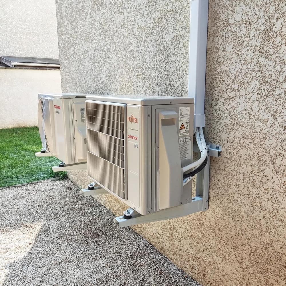 Deux groupes extérieurs en place sur une installation existante